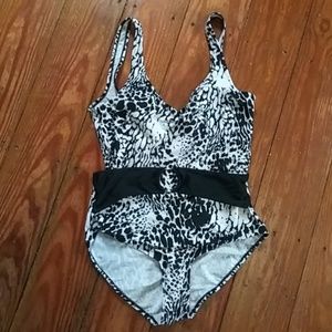 Jaclyn Smith one-piece bathing